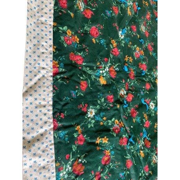 VtG Quilted  throw, 43” X 37” cotton fabric, Handmade Cottage Country Floral - Picture 2 of 13